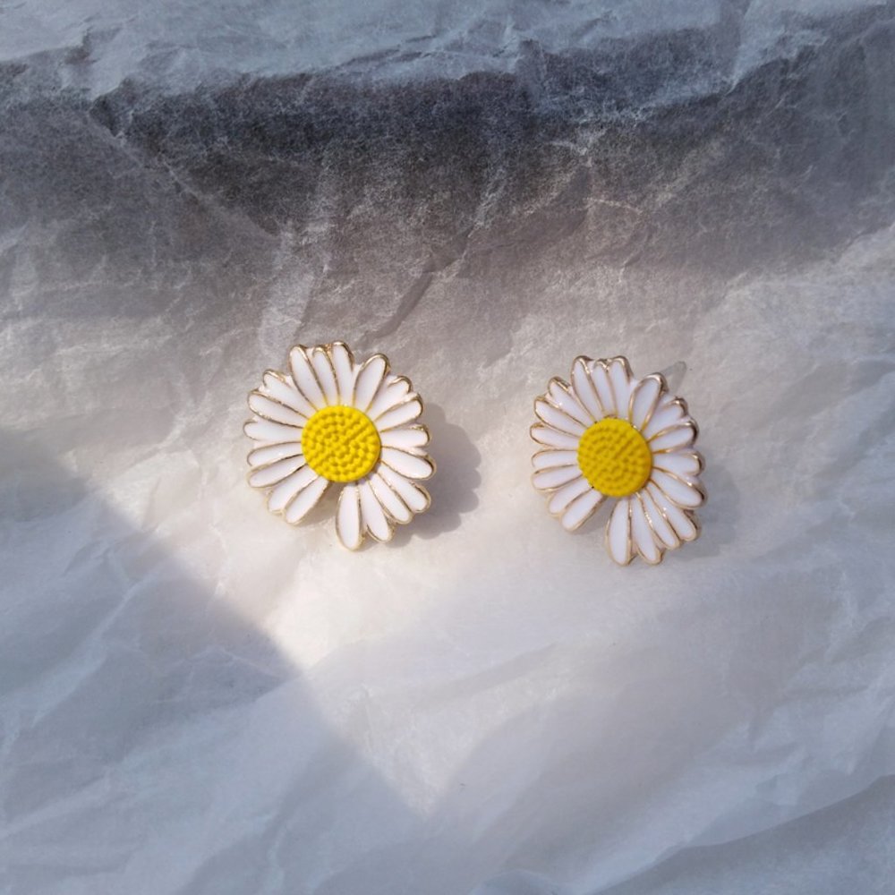 💕Last one Enamel Daisy Stud Sterling Silver - Picture 3 of 7